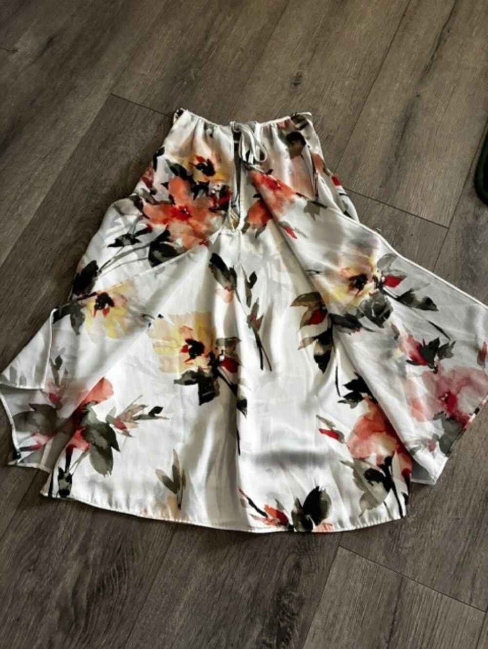 White House Black Market White Floral Halter Top with Coral Accents - Picture 7 of 7